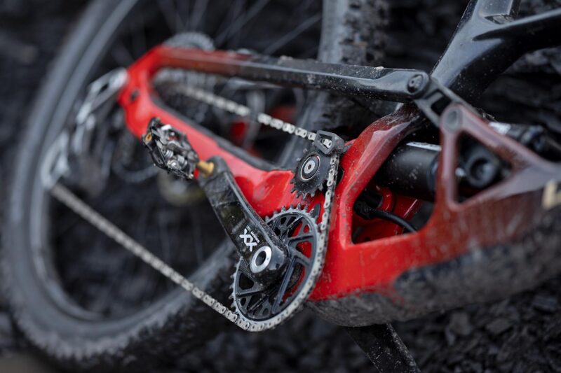 Innovative Lapierre Spicy CF Carbon Enduro Bike is Both High-Pivot & Low-Pivot, You Pick!